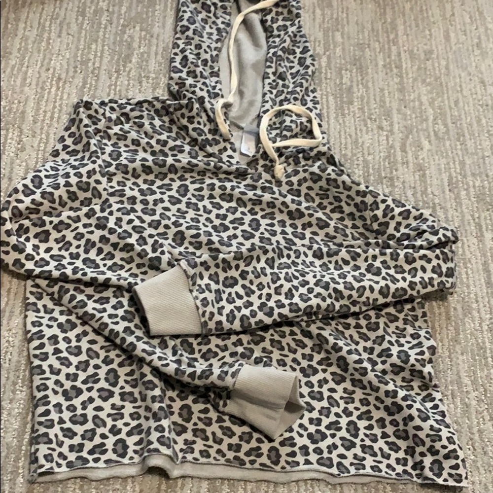 NWT alternative apparel grey leopard pull-over.